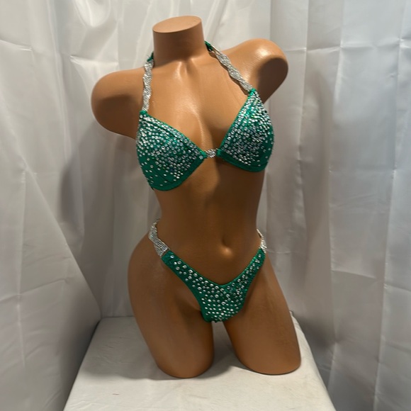 Npc wellness Bikini competition suit Hunter Green cup size34C small bottom NWT - Picture 1 of 6